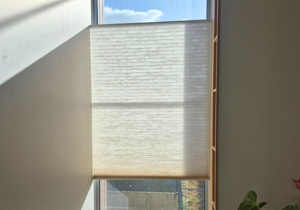 A top-down bottom-up blind on a narrow window in a warm linen colour